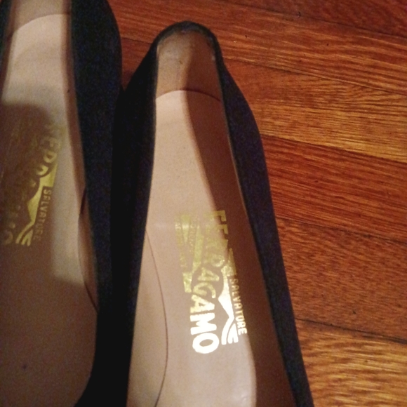 Salvatore Ferragamo Black Flats with Bow Detail - Picture 4 of 7